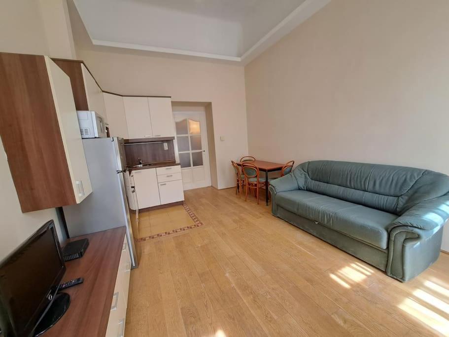 Lovely In The Centre At Opera Apartment Budapest