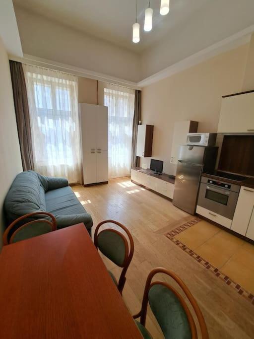 Apartment Lovely In The Centre At Opera Budapest
